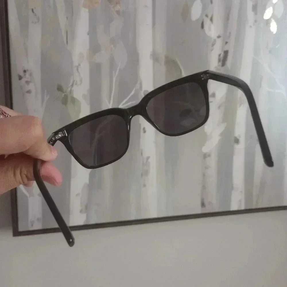 NWT- DIFF Charitable eyewear sunglasses. Black designer vintage silver Y2K uniqu